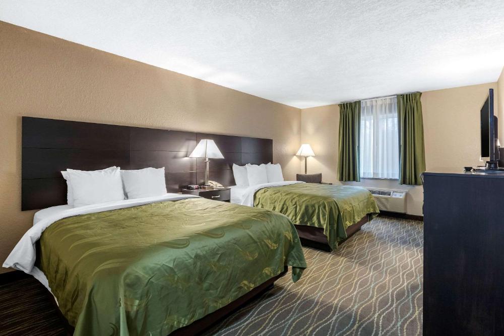 Queen Room with Two Queen Beds - Non-Smoking interior